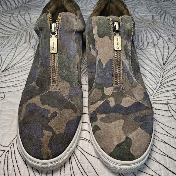 EUC Blondo Glenda Waterproof Wedge Sneaker Green Camo Zip Women's Size 9 - Picture 6 of 9